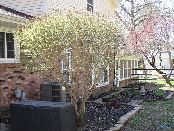 3rd image of 503 Brownwood Ct