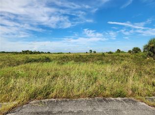 318 New Jersey Pl, Banyan Village, FL 33935