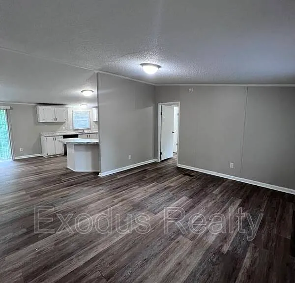 118 Sean Ln — Photo 2