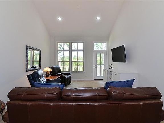 5th image of 427 Fairmont Dr