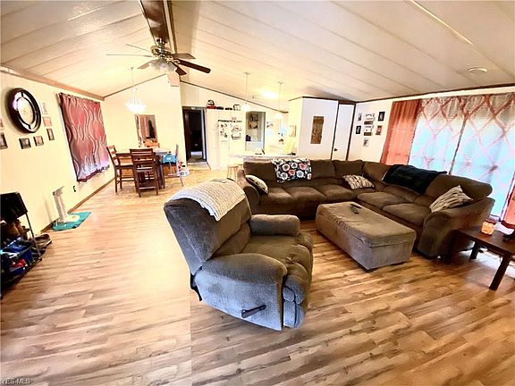 4th image of 127 Coral Key Dr SE