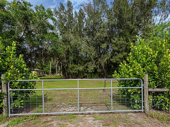 4th image of 1100 Red Barn Rd N W