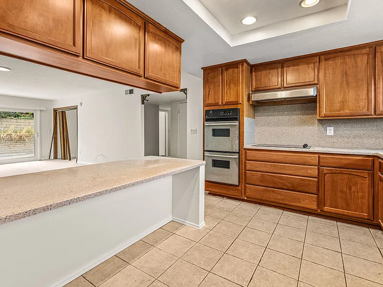 8766 Glenira Ave — Photo 10