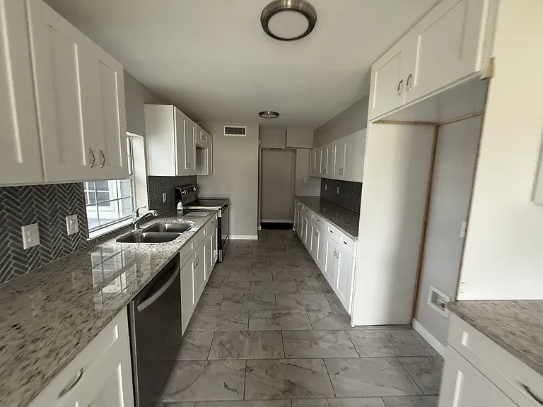 311 Ryan Dr — Photo 5
