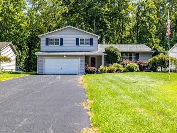 111 Scott Ln, Liverpool, NY 13088
