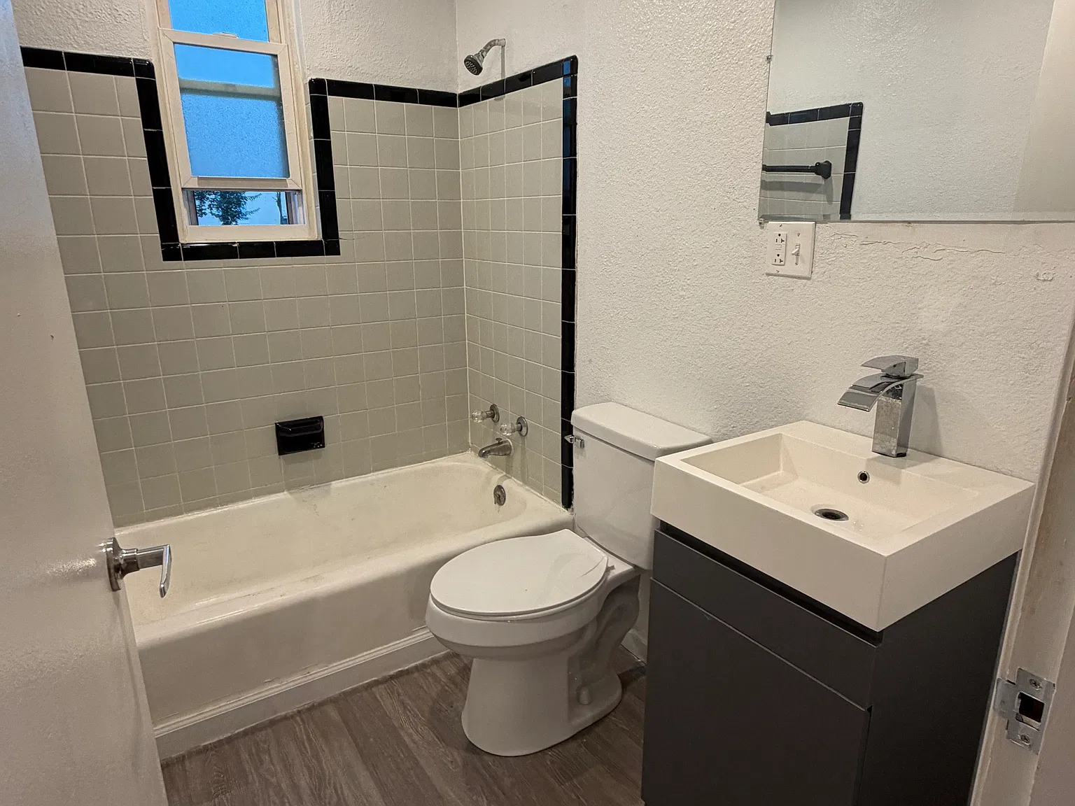 405 Linden Cir — Photo 3