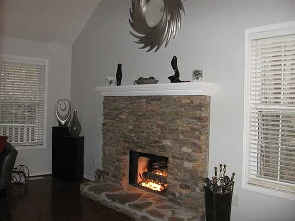 3rd image of 307 Hillside Dr