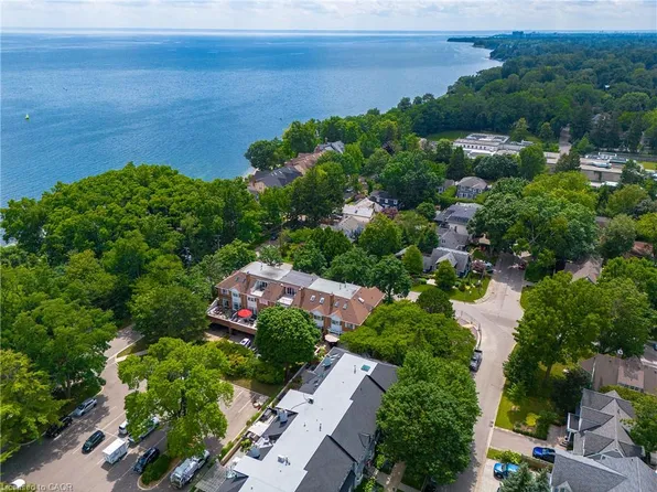 23 Chisholm St, Oakville, ON L6K 3W2