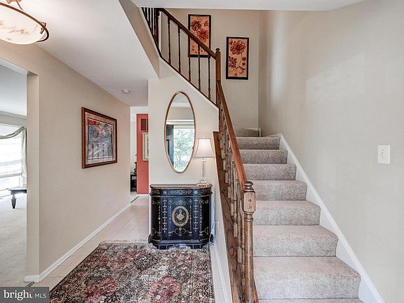 3rd image of 16 Greenshire Ln