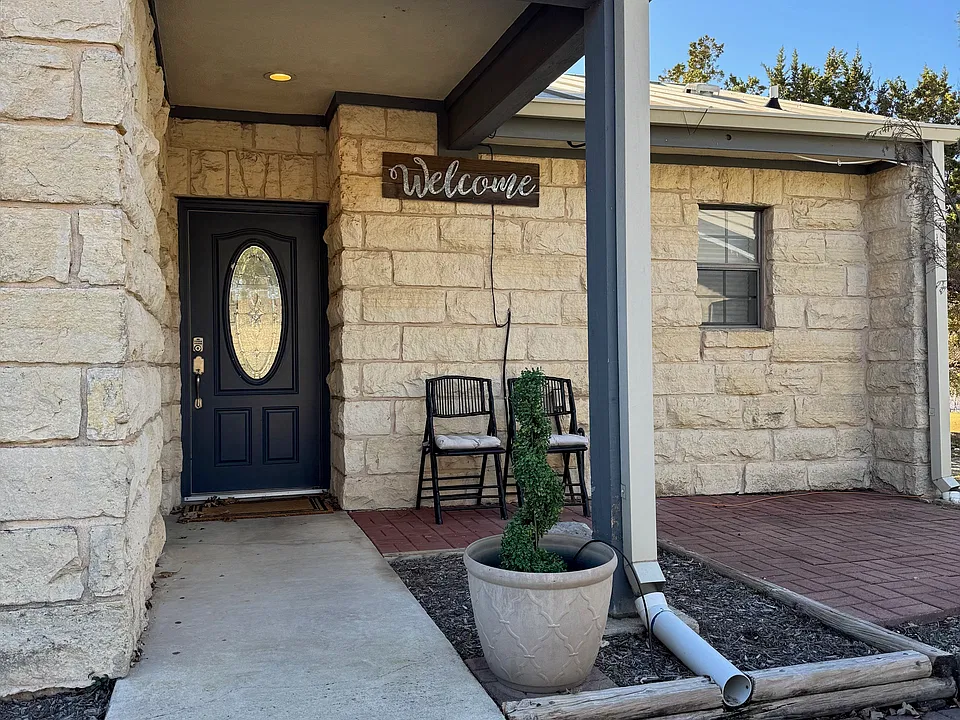 220 Riverhill Club Ln #8
