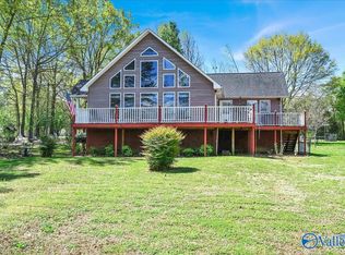 857 Old River Rd, Laceys Spring, AL 35754
