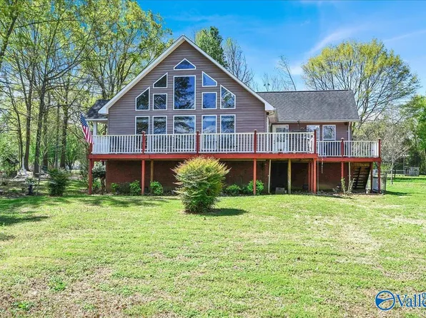 857 Old River Rd, Laceys Spring, AL 35754