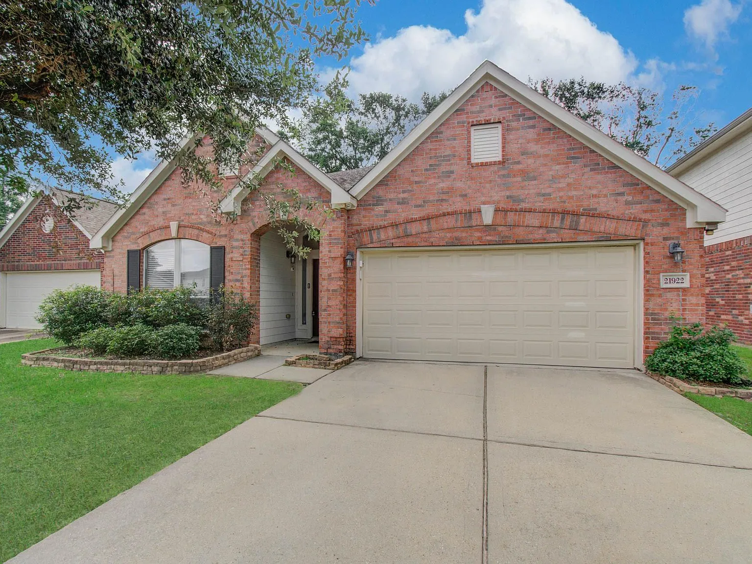 4 bed, 2.0 bath, 1959 sqft, $2,400 — Photo 4