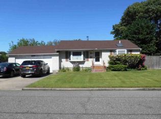 124 Foster Rd, Ronkonkoma, NY 11779