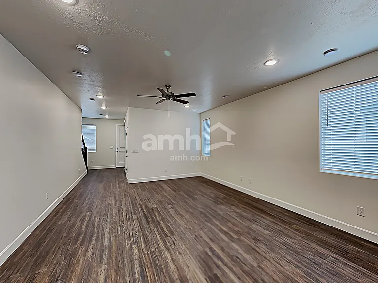 4404 N Poplar St — Photo 8