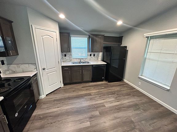 4th image of 3623 Toomes Rd