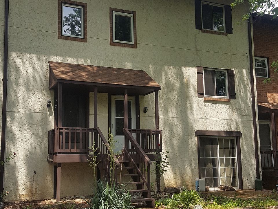 1st image of 318 Carmel Woods Dr