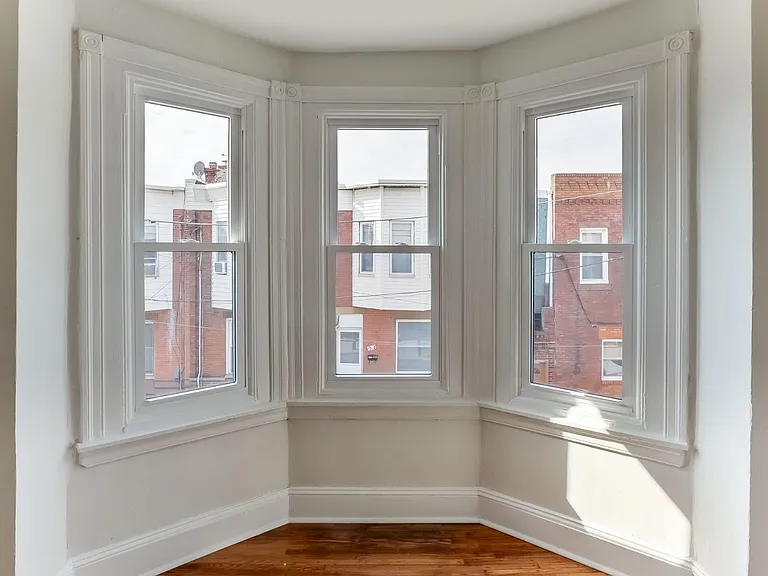 1909 S Woodstock St — Photo 14