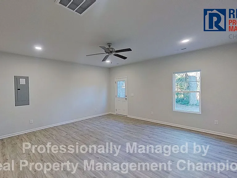 460 Maides Ave — Photo 3