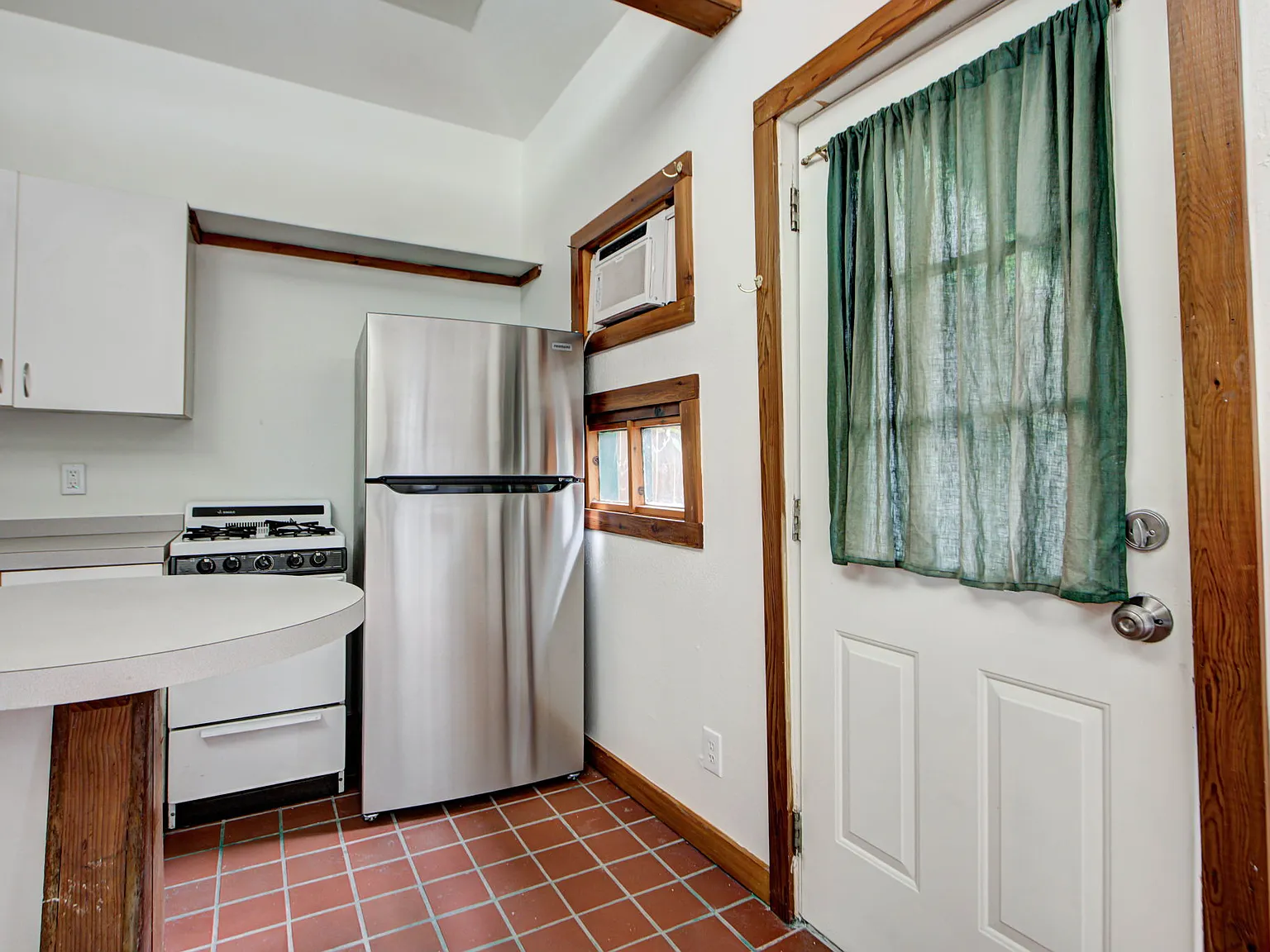 421 Park Drive - 3 — Photo 2