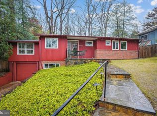 10700 Weymouth St, Garrett Park, MD 20896