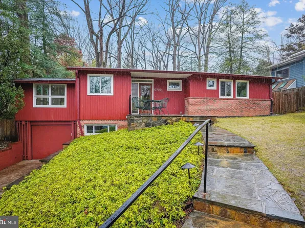 10700 Weymouth St, Garrett Park, MD 20896