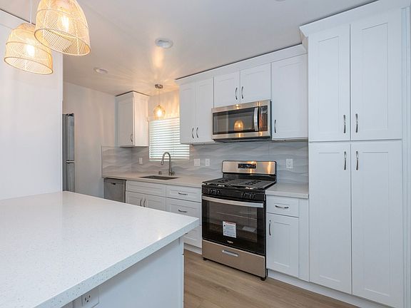 4th image of 418 N Broadway APT 3