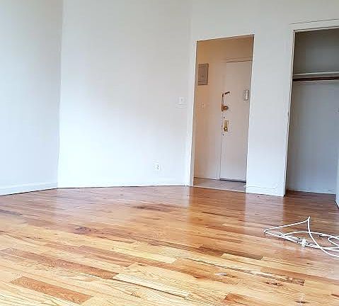 2nd image of 2100 Westbury Ct APT 4C