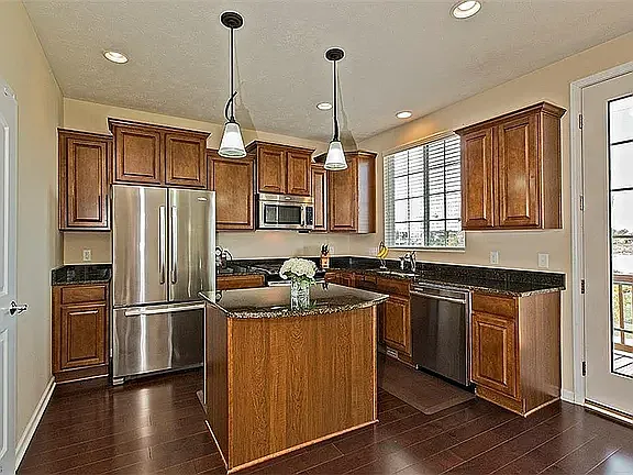 3 bed, 1638 sqft, $3,050 — Photo 3