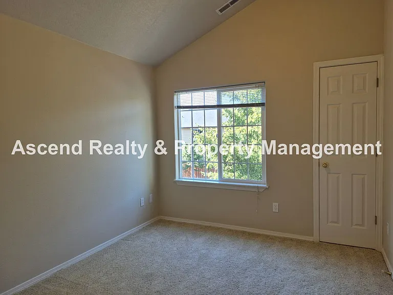 17634 SW September Ln — Photo 7