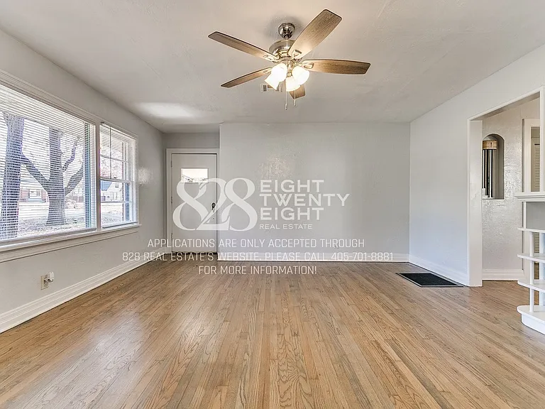 930 Miller Ave — Photo 11