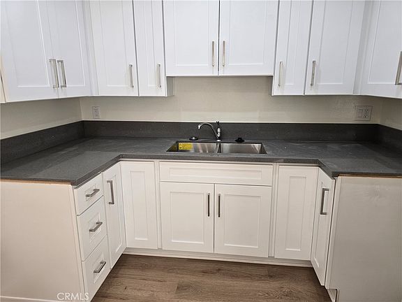 4th image of 330 Cameron Pl #2