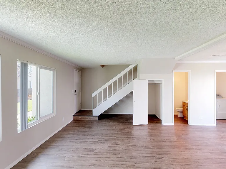 Huntington Vista — Photo 20