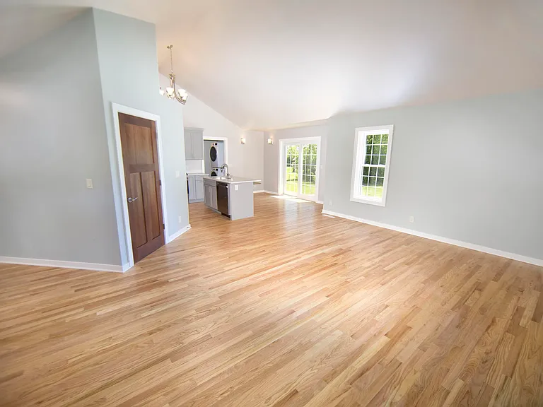 1255 Westwood Dr — Photo 7