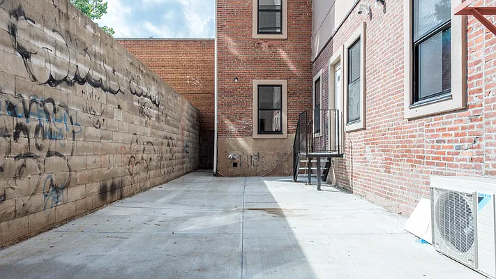 Rented by Nooklyn NYC LLC | media 12