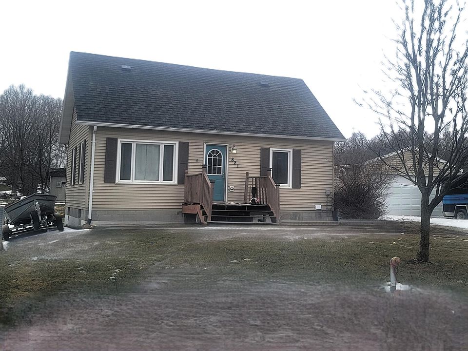 1st image of 821 1st Ave NW