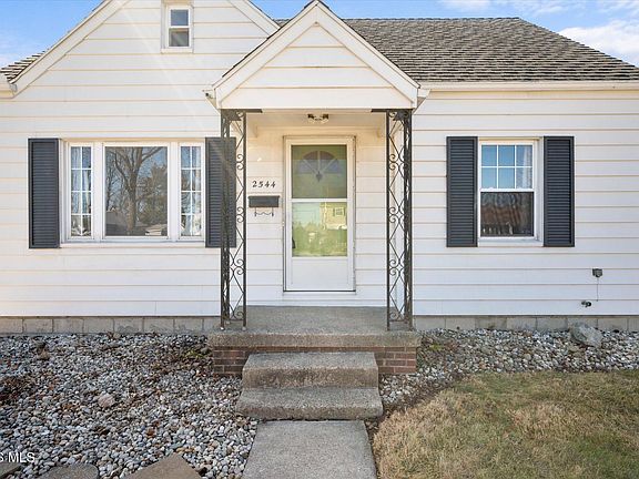 3rd image of 2544 Cawdor Rd