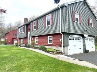 19 Morningside Dr, Westfield, MA 01085