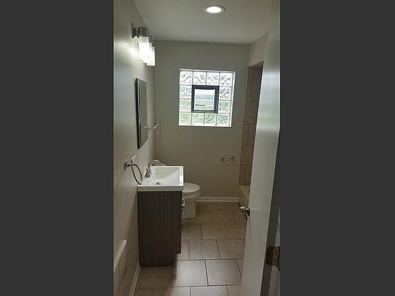 2nd image of 1021 S 16th Ave #1