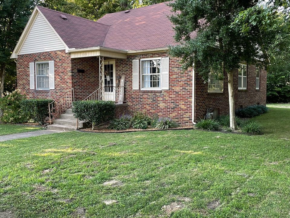1st image of 115 E Elm St