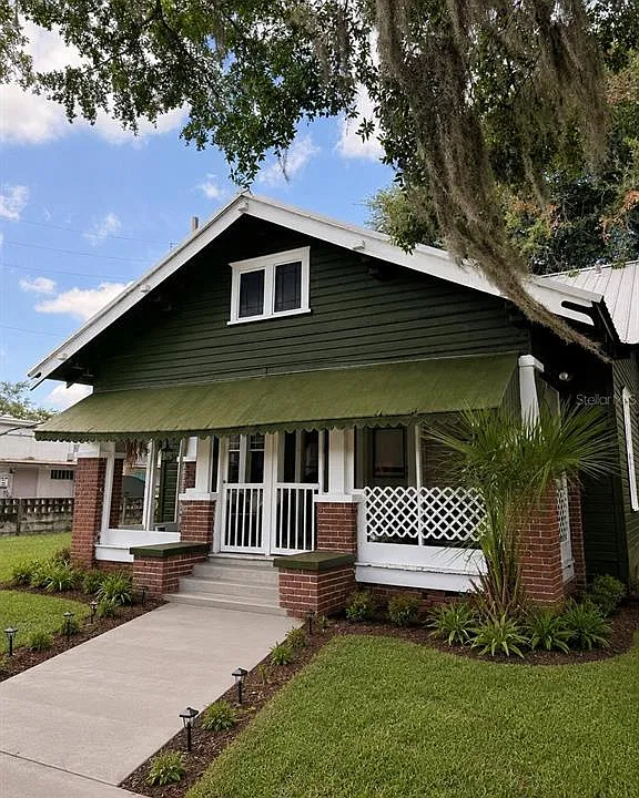 106 NW 7th St