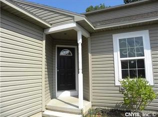 172 Slindes Woods Cir, North Syracuse, NY 13212