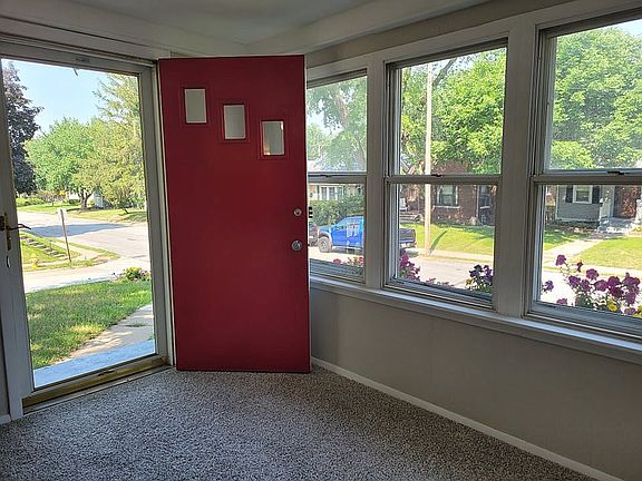 Sun Room - Front Entrance