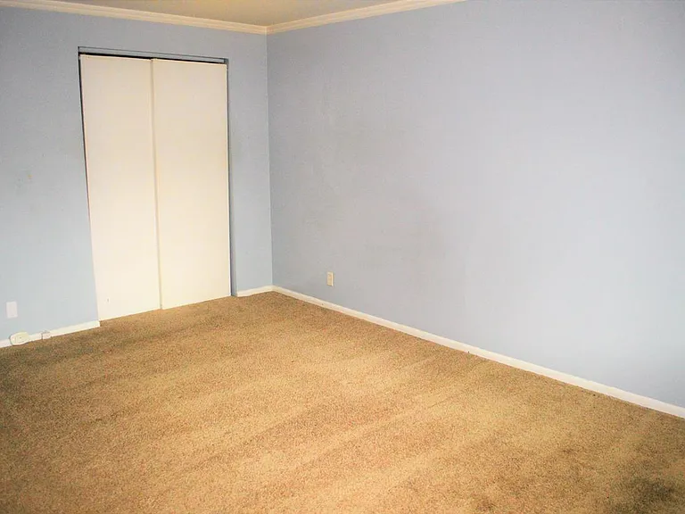 3916 Dayton Ave N — Photo 2