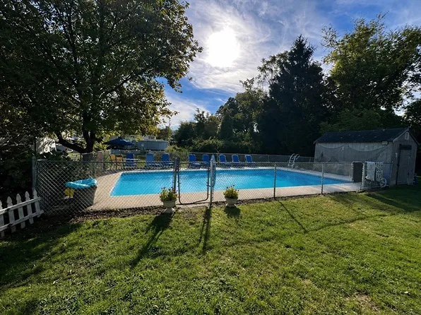 15 Hiram St, Acushnet, MA 02743