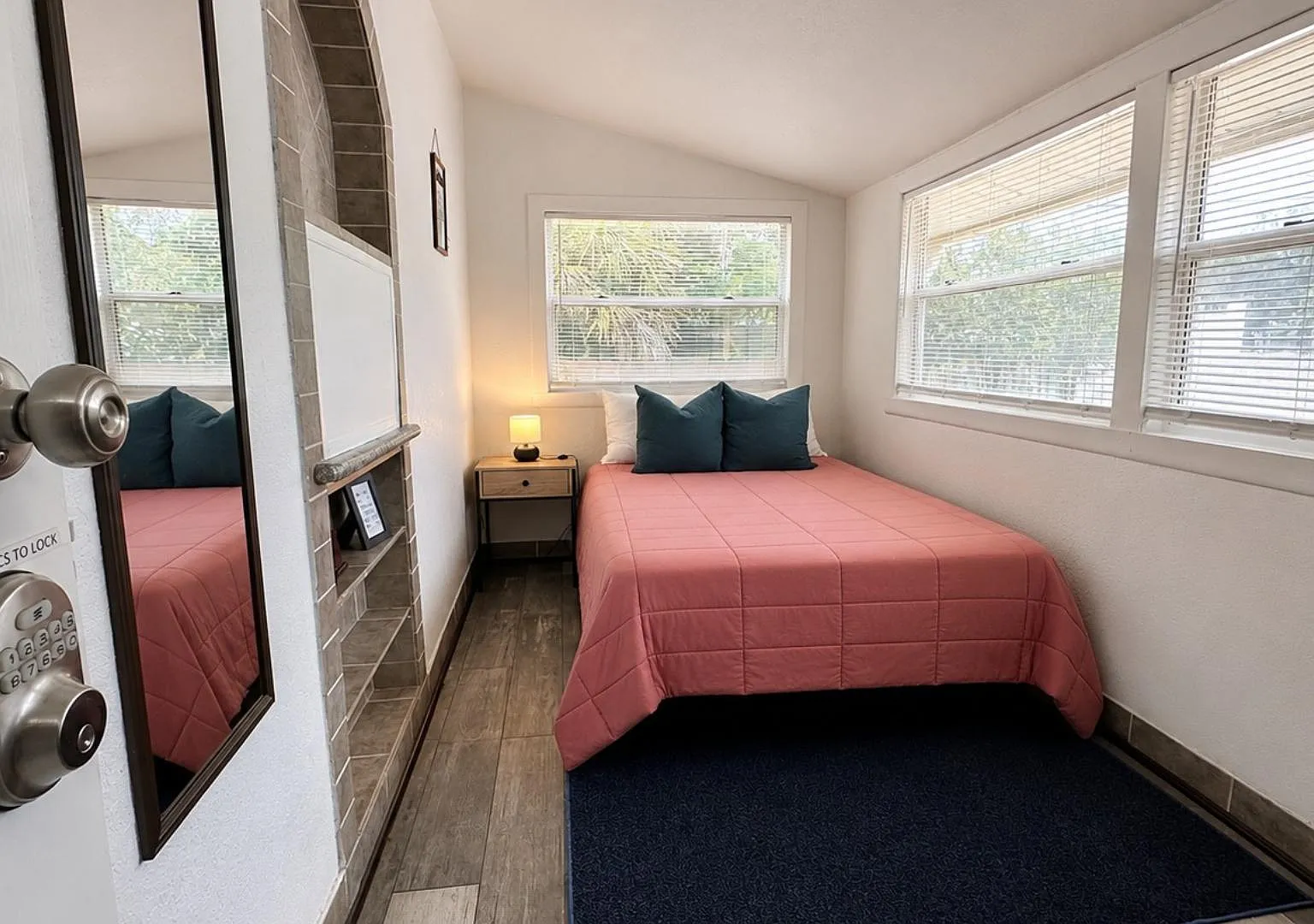 4 bed, 4.0 bath, $607 — Photo 1