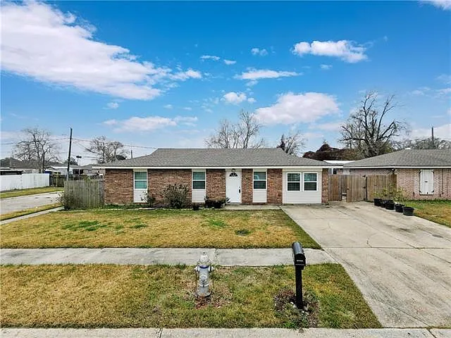 2801 Virginia Lee Dr — Photo 2