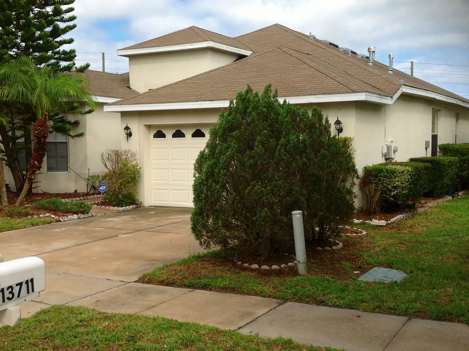 13713 Ogakor Drive Riverview FL — Photo 2