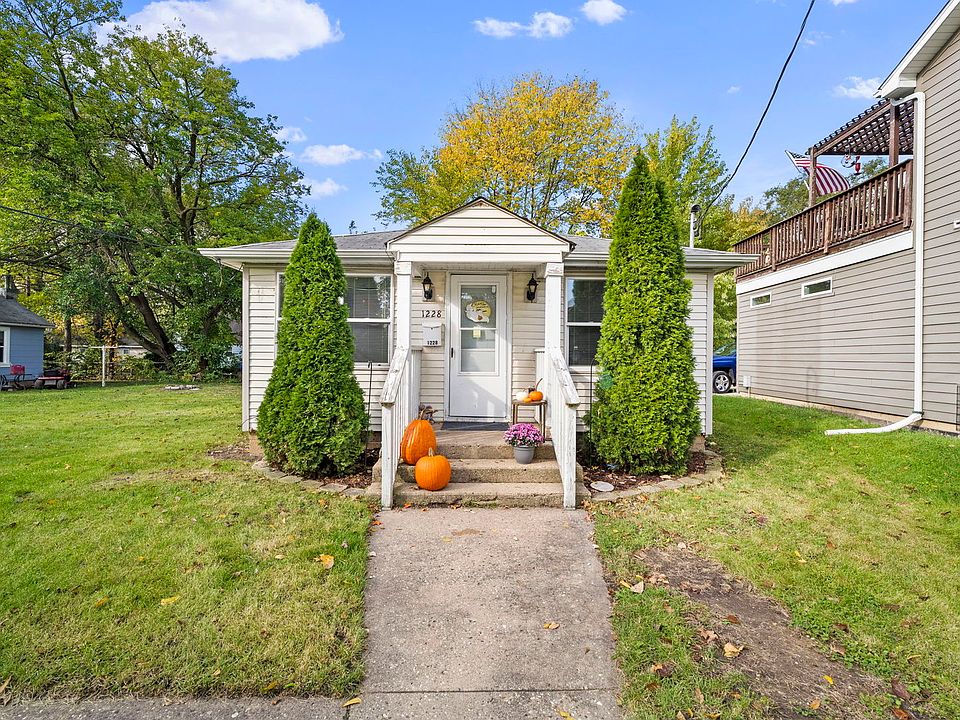 1226 Wauponsee St, Morris, IL 60450 | Zillow