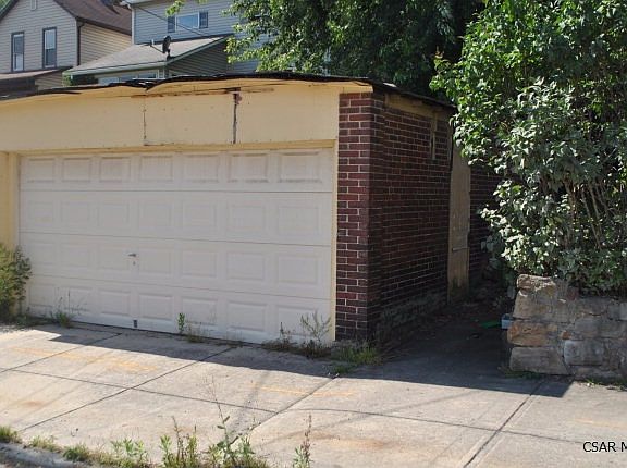 2nd image of 423 Woodvale Ave